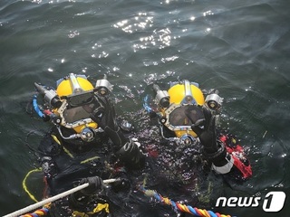 해군 1함대 SSU, 해경 특수구조대와 합동 해상구조훈련